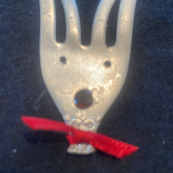 Handmade ornate silver reindeer pendant/ornament with a garnet nose. - Picture 2 of 3